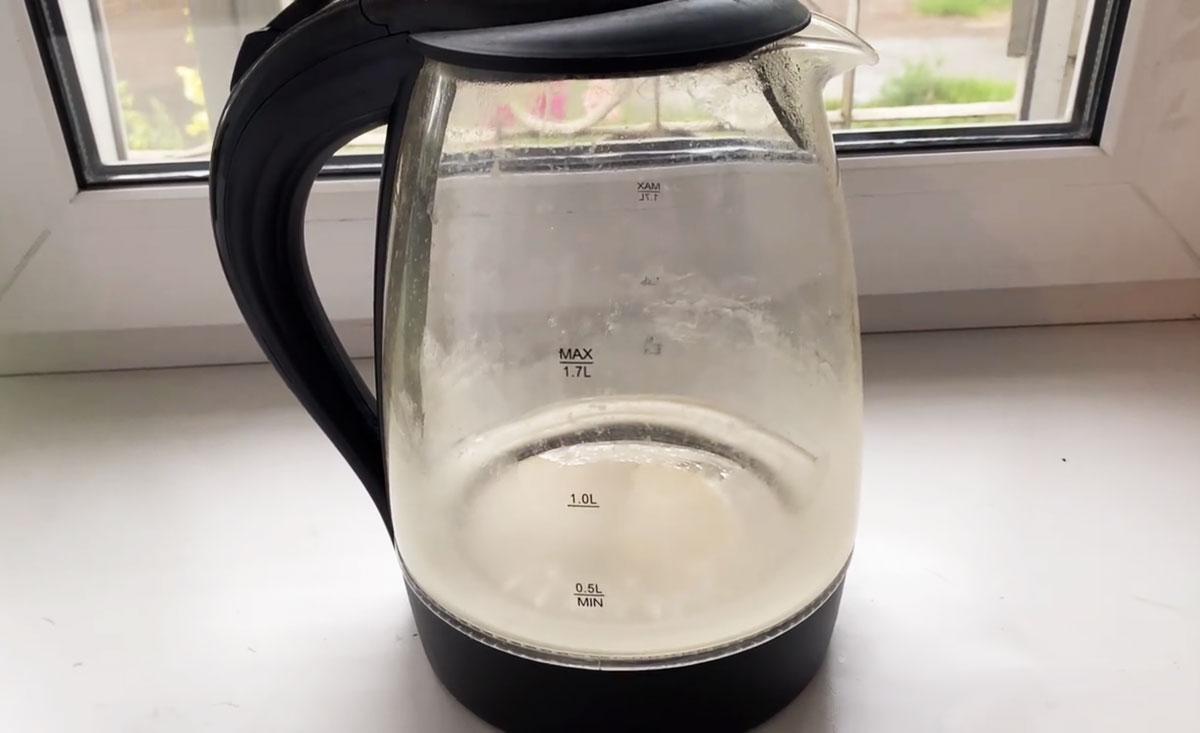 4 effective ways to descale your kettle at home