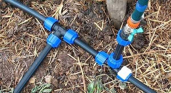 Most often assembled automatic irrigation systems with their own hands from HDPE pipes on compression fittings