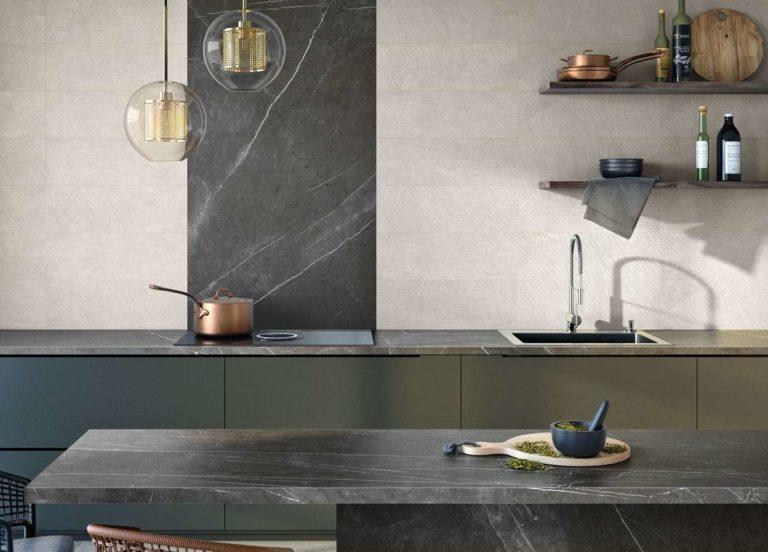 Traditional finishing materials for kitchen walls: tiles 