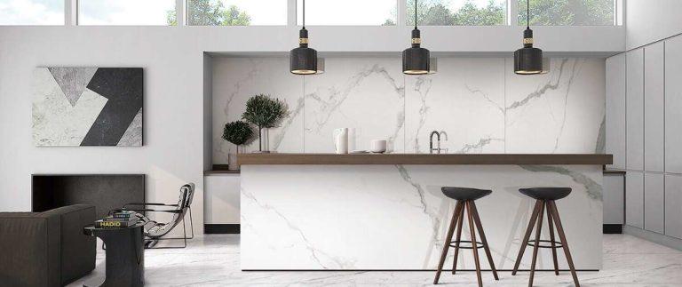 Kitchen tiling with porcelain stoneware is a long-term solution to the problem, but costly