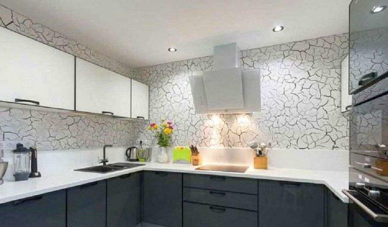 Finishing kitchen walls: plaster for beauty and convenience