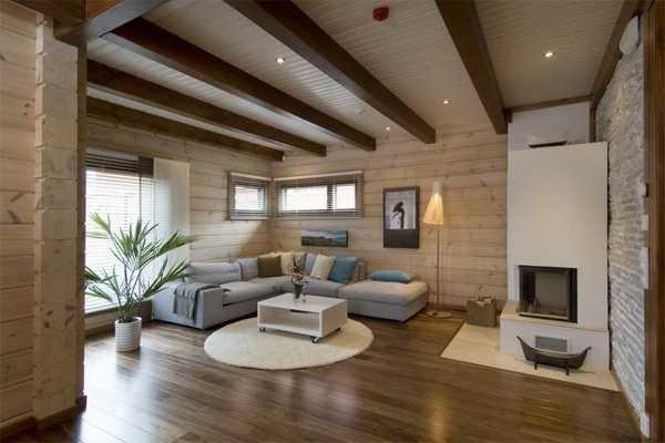 A great combination is light walls with a bleached oak effect and dark solid beams. It's practically a win-win 