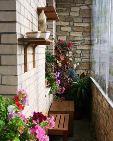 Flowers on the balcony - the finish should be easy to clean