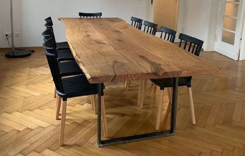 Zelf een tafel voor de keuken maken: hout kiezen, het tafelblad in elkaar zetten, de poten bevestigen