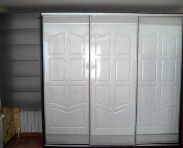 MDF allows you to make a closet with doors of different design