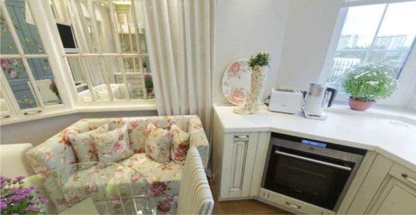 The layout of a kitchen with a bay window is a separate conversation