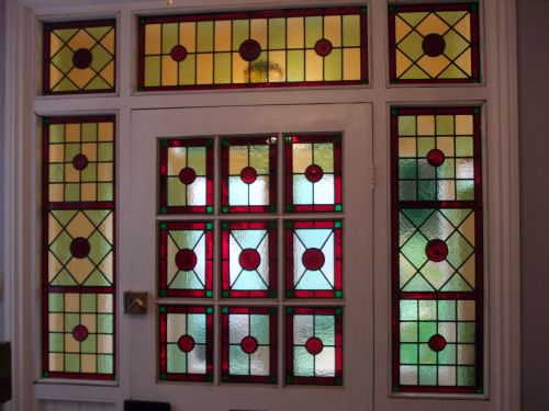 Most often entrance doors are decorated with geometric patterns on the glass