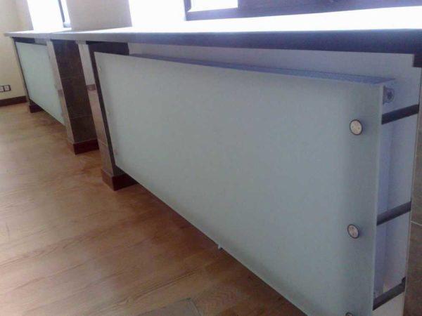 Glass radiator screen