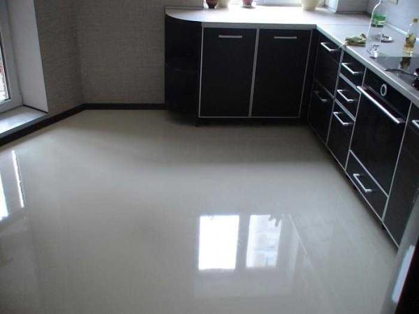 Flooring in the kitchen - not bad looking, and also good in terms of functionality