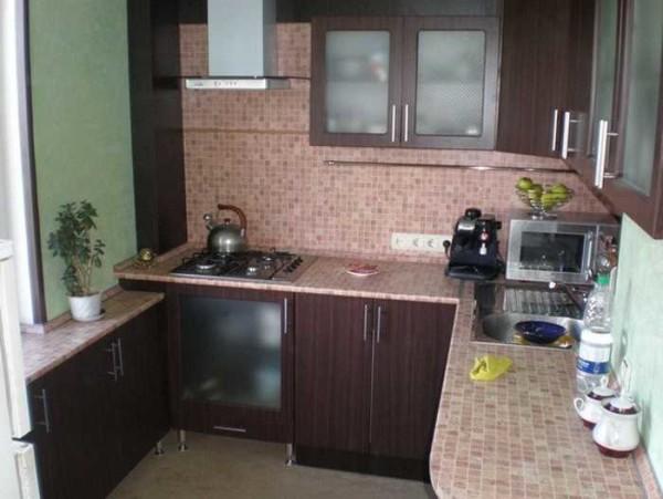 U-shaped kitchen on 9 meters