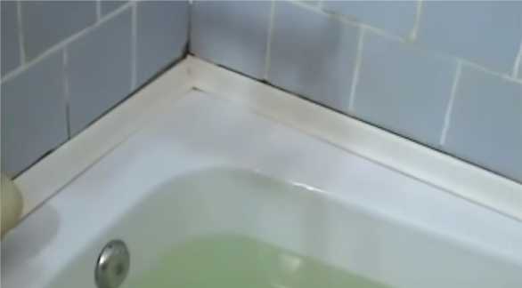 Fill the bathtub with water, leave it for 8-12 hours, and attach the rim