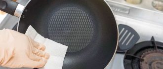 How to clean a frying pan from soot at home