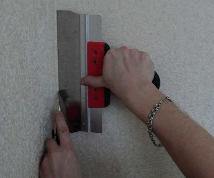 How to glue wallpaper correctly