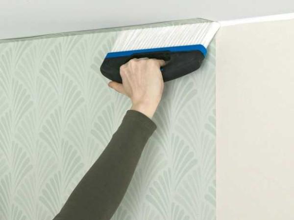 Wallpaper brush for fast wallpapering