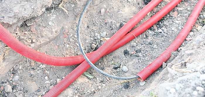 How to lay a cable in the ground