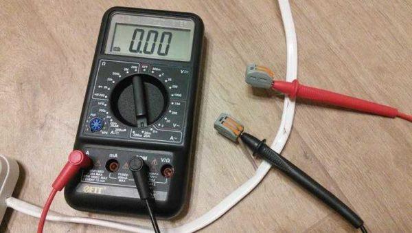 Measuring AC current with an electronic multimeter