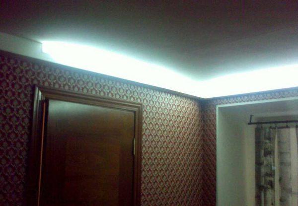 Variant of concealed lighting in the corridor