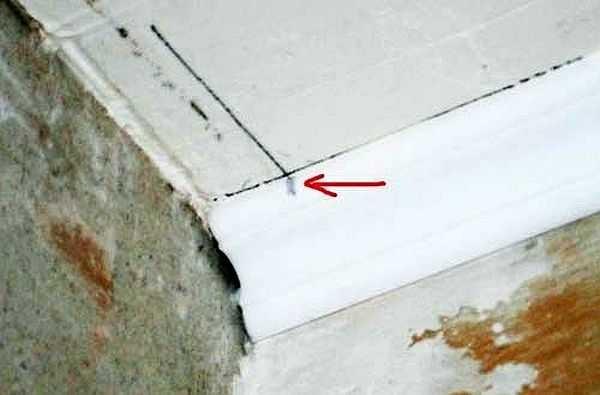 How to make corners on ceiling skirting boards 