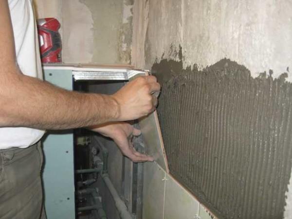 Bathroom tiling: Putting tiles on the walls