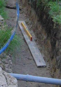 How to maintain the required trench bottom slope