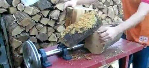 Cone woodchopper speeds up firewood preparation