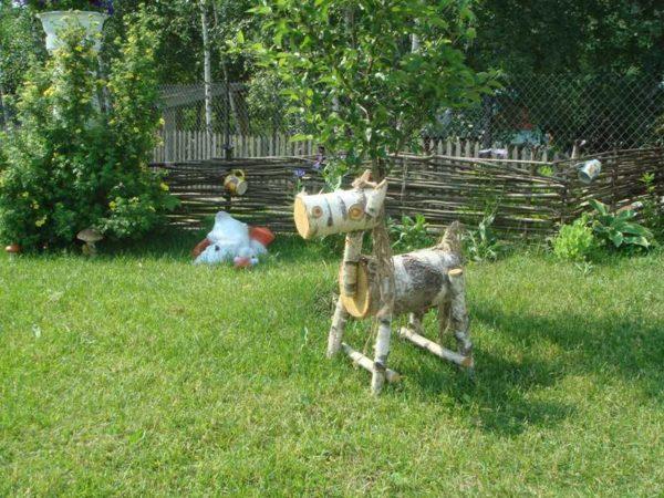 Garden figurines made of wood are not necessarily carvings. They can be made from chunks of wood. What a wonderful horse!