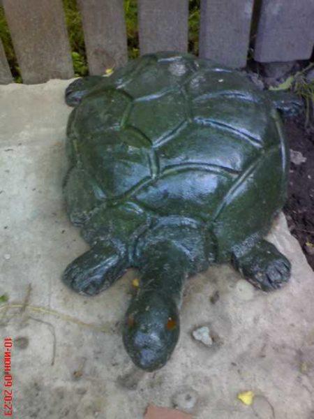 Turtles and mushrooms made of concrete - these are the ones that budding sculptors make most often