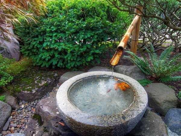 Japanese-style fountain on the plot