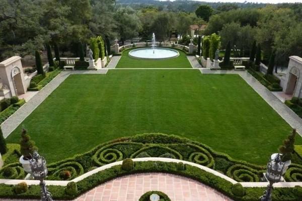 A parterre lawn is one of the most decorative and 