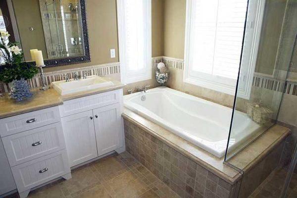 Example of a bathtub screen with a wide edge