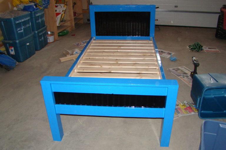 Children's bed assembled with your own hands