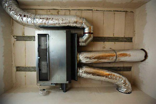 Heat generator and ducts leading from it