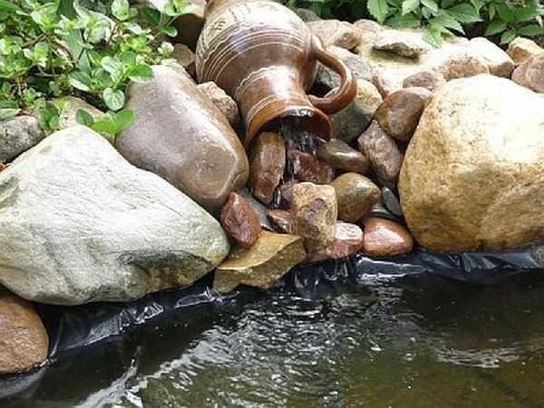 A common mistake when designing a waterfall is that the sides of the bowl are not lined with stone and the foil spoils a good idea