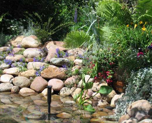 Boulders are a great way to decorate the shore of a pond