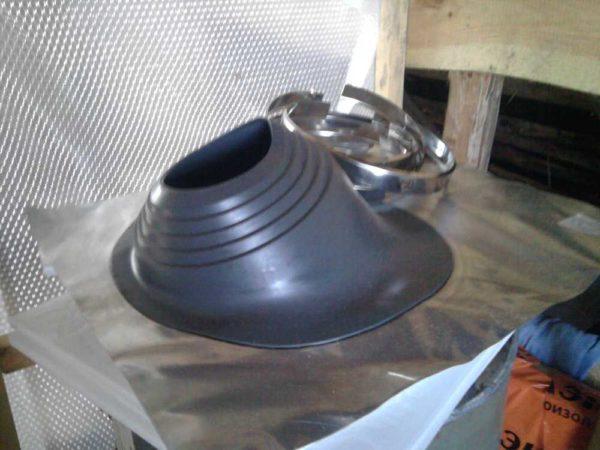 Master flush for sandwich chimney - rubber cap with flexible 