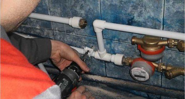 If the pipes are in normal condition, installation of water meters by professionals takes about 2 hours