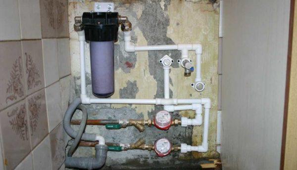 Installation of water meters is desirable in a horizontal direction