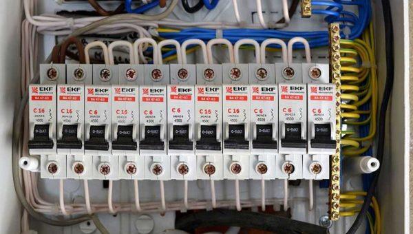 When connecting powerful household appliances, a separate power supply line is drawn from the switchboard. In this case, the selection of the cable cross-section is somewhat simpler - only one power or current value is required