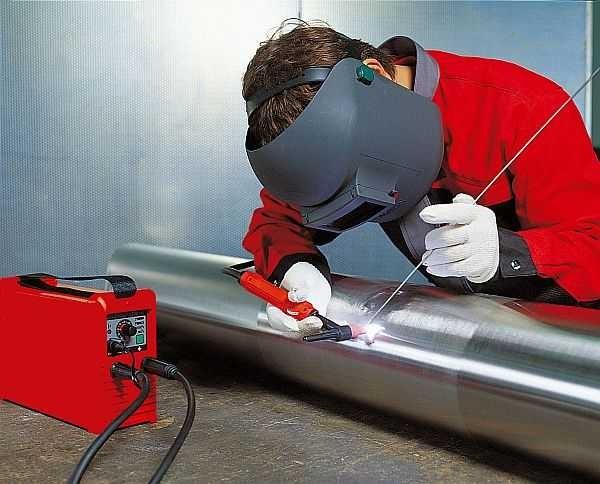 It is not difficult to work with a semi-automatic welding machine