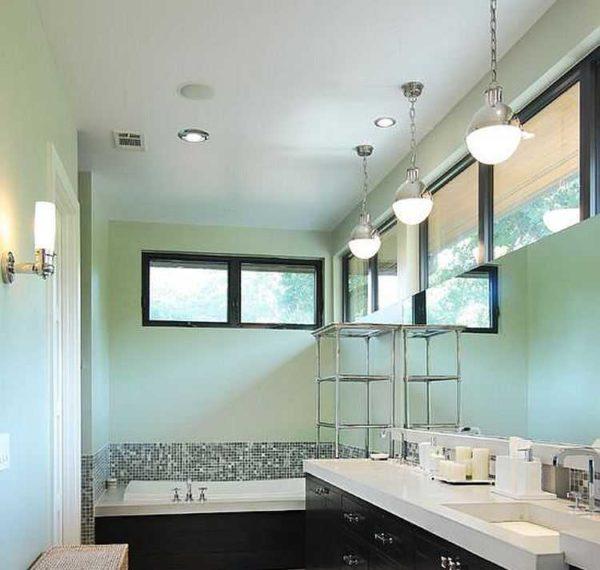 Use of chandeliers in the bathroom