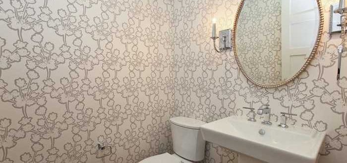 What kind of wallpaper can be used in the bathroom