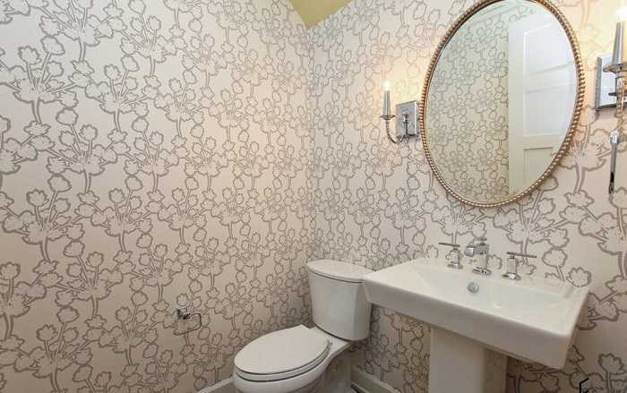 What kind of wallpaper can be used in the bathroom