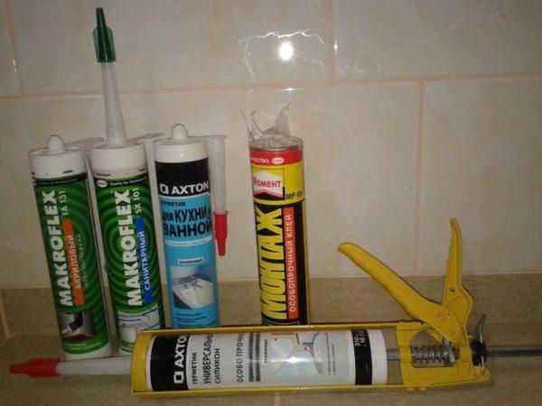 Silicone sealant for the bathroom is a good solution