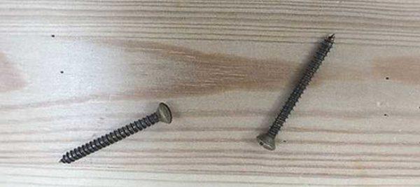 Self-tapping screws are screwed into the wood and wood products