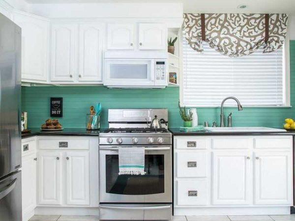 How to turn a white kitchen into a bright kitchen - update the color of the apron 