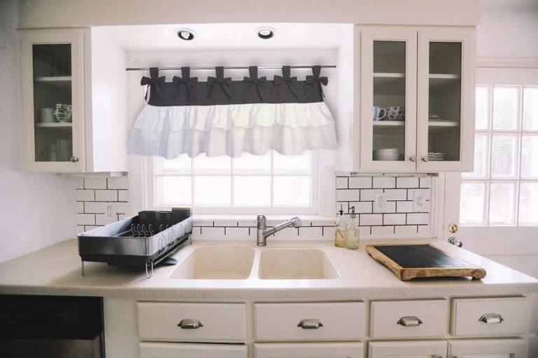 What curtains should be in a black and white kitchen