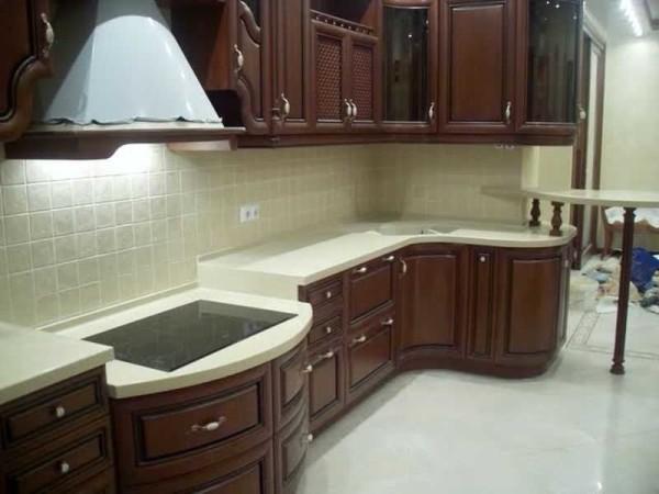 Another example of kitchen furniture with countertops at different levels