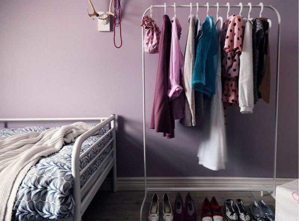 Rack racks are good in bedrooms and dressing rooms or in rooms that replace them