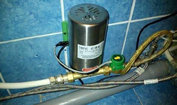 Example of installation of a vortex pump for water pressure boosting in a summer house