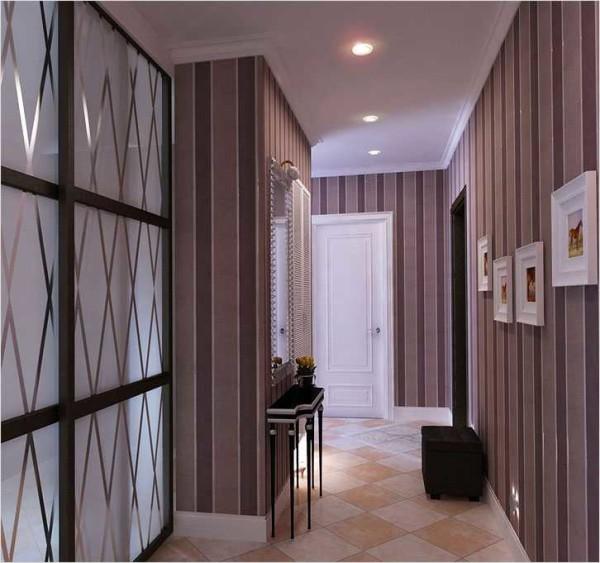 Striped wallpaper in the hallway